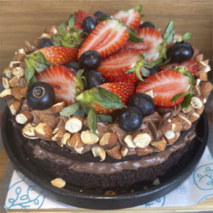 Torta Vegana de Chocolate y Frutos Rojos