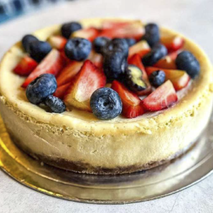 Cheesecake con Coulis de Frutos Rojos
